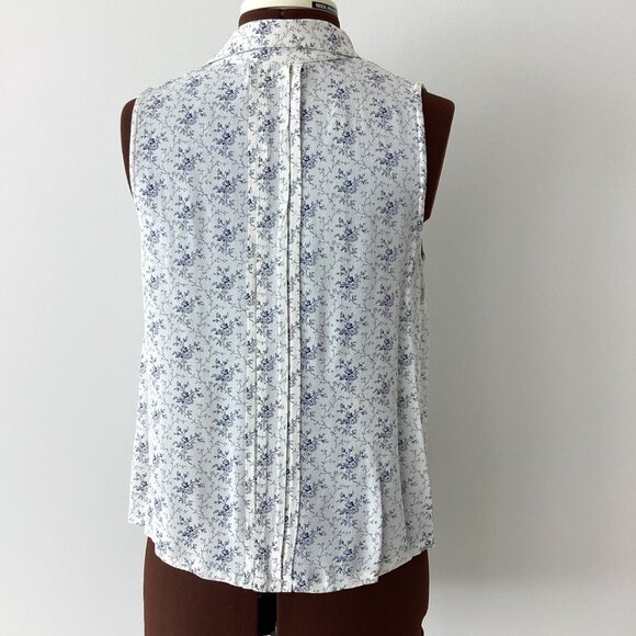 Cottagecore Floral Sleeveless Button Front - Picture 6 of 6